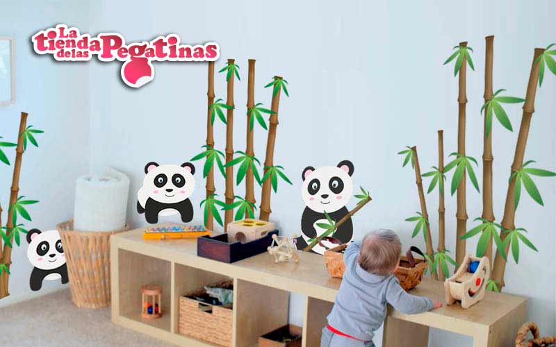 Vinilo infantil - Pandas con bambú en La Tienda de las Pegatinas