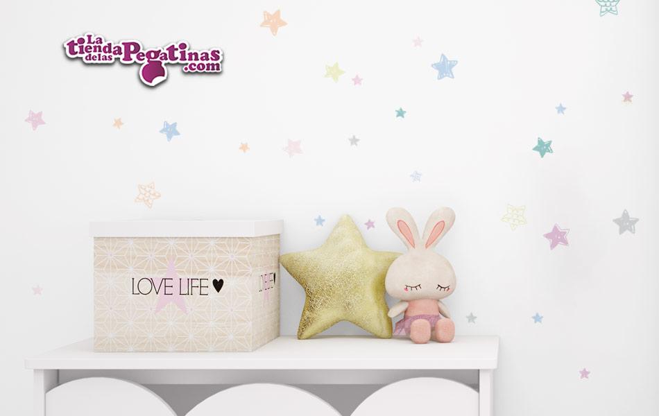 120 Hermosas estrellas de vinilo autoadhesivo en 3 tamaños (9,5 cm, 5 cm, 2,5 cm) en variados colores pasteles.