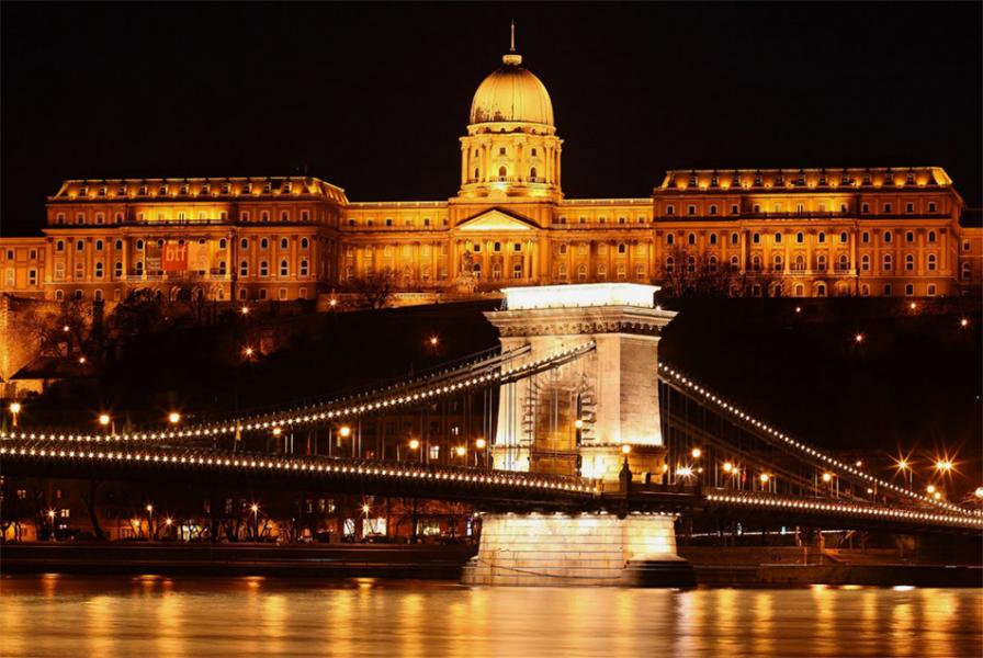 https://www.latiendadelaspegatinas.com/uploads/fotomurales-ciudades-y-monumentos-FM-ciu-0023-castillo-de-buda-BASE_c5118.jpg